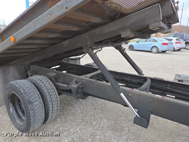 image for item EC4156 2004 Ford F650 Super Duty rollback truck
