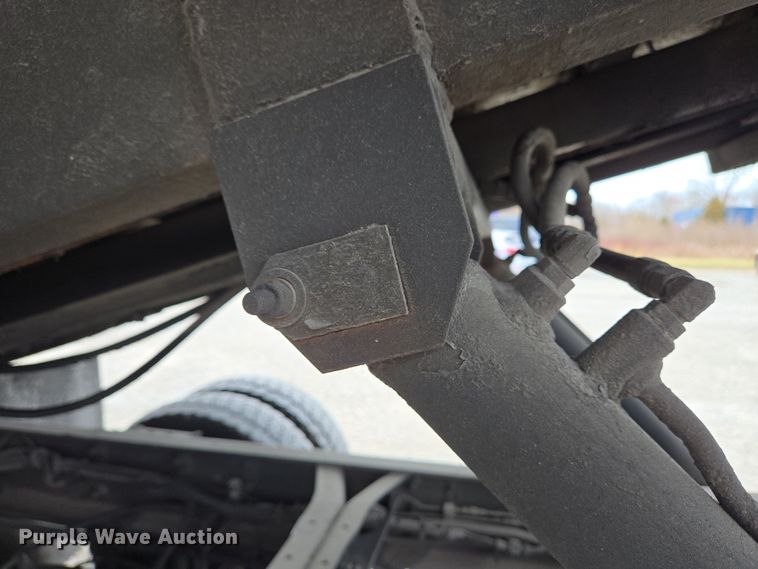 image for item EC4156 2004 Ford F650 Super Duty rollback truck