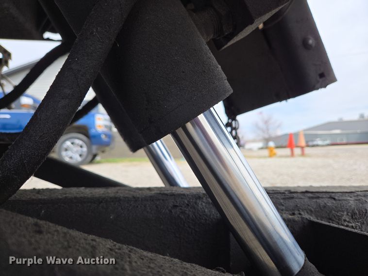 image for item EC4156 2004 Ford F650 Super Duty rollback truck