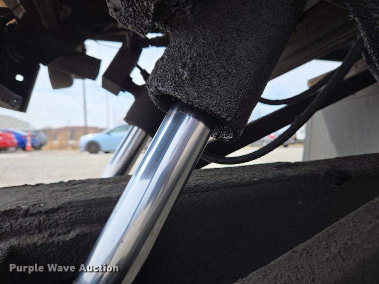 image for item EC4156 2004 Ford F650 Super Duty rollback truck