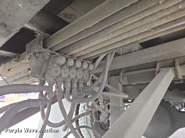 image for item EC4156 2004 Ford F650 Super Duty rollback truck