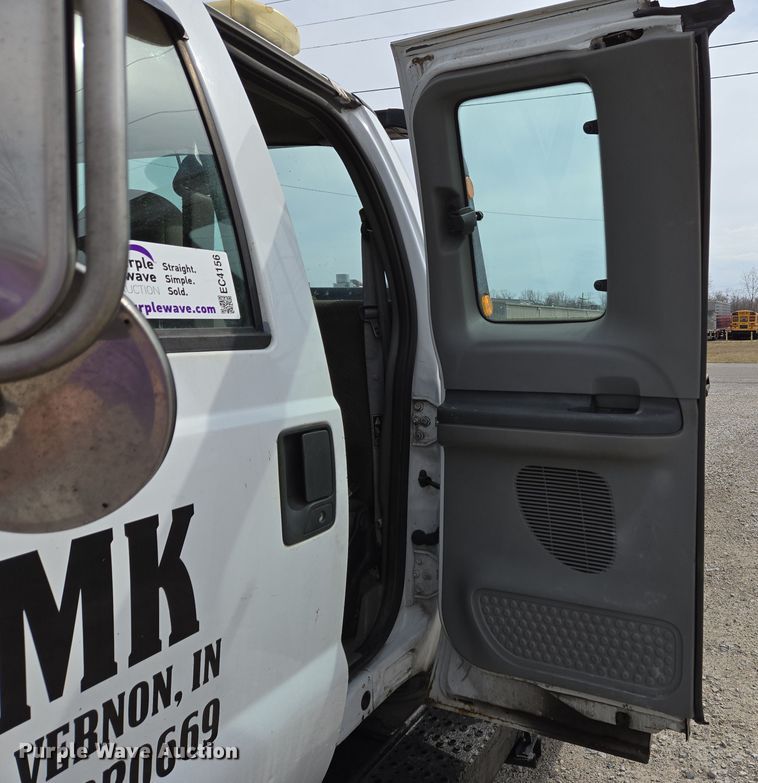 image for item EC4156 2004 Ford F650 Super Duty rollback truck