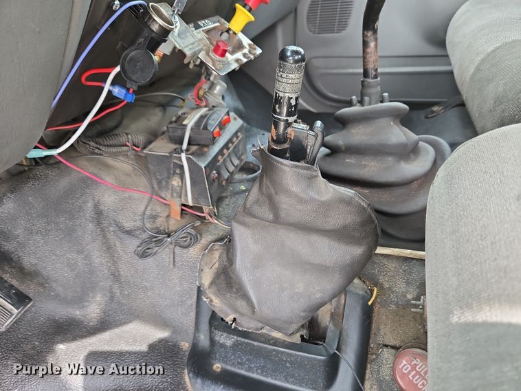 image for item EC4156 2004 Ford F650 Super Duty rollback truck