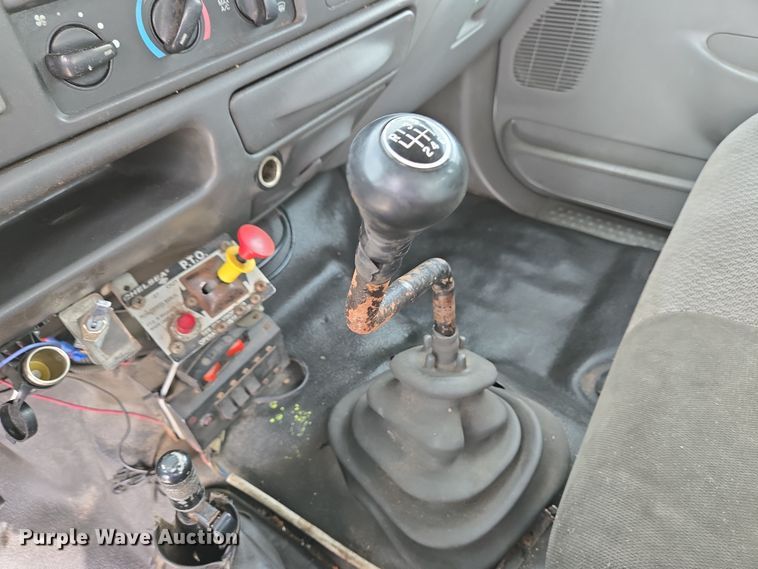 image for item EC4156 2004 Ford F650 Super Duty rollback truck