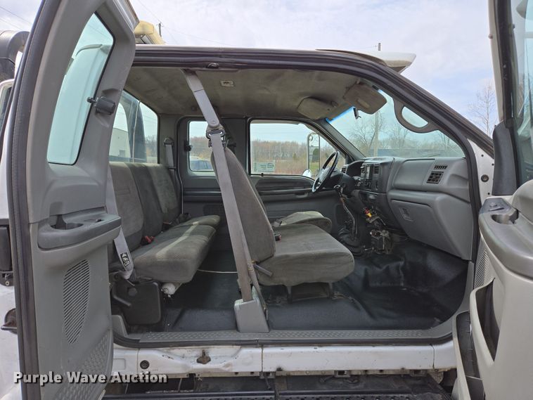 image for item EC4156 2004 Ford F650 Super Duty rollback truck