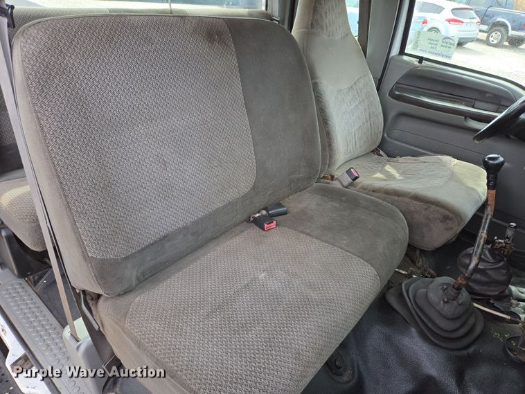 image for item EC4156 2004 Ford F650 Super Duty rollback truck