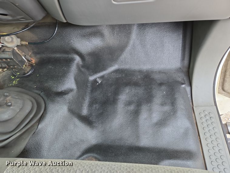 image for item EC4156 2004 Ford F650 Super Duty rollback truck