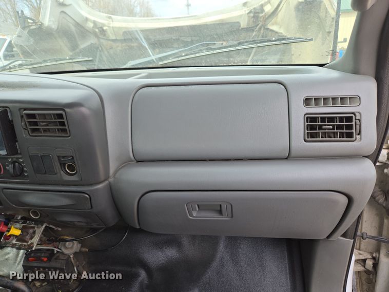 image for item EC4156 2004 Ford F650 Super Duty rollback truck