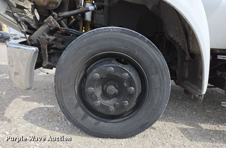 image for item EC4156 2004 Ford F650 Super Duty rollback truck