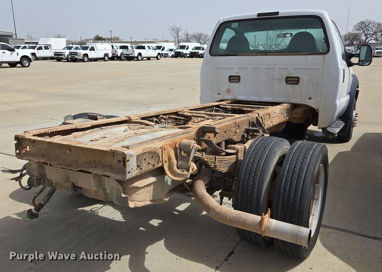 image for item ED2507 2006 Ford F550 Super Duty pickup truck cab and chassis