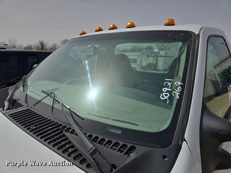 image for item ED2507 2006 Ford F550 Super Duty pickup truck cab and chassis