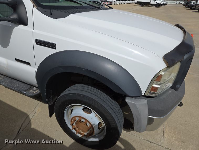 image for item ED2507 2006 Ford F550 Super Duty pickup truck cab and chassis
