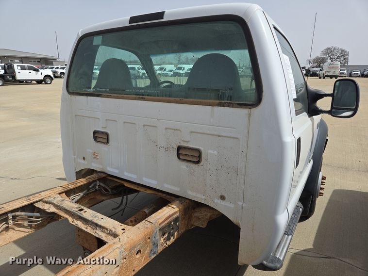 image for item ED2507 2006 Ford F550 Super Duty pickup truck cab and chassis