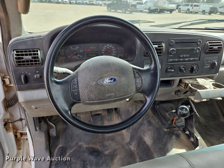 image for item ED2507 2006 Ford F550 Super Duty pickup truck cab and chassis