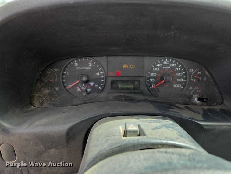 image for item ED2507 2006 Ford F550 Super Duty pickup truck cab and chassis