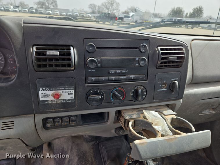 image for item ED2507 2006 Ford F550 Super Duty pickup truck cab and chassis