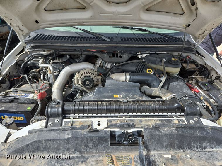 image for item ED2507 2006 Ford F550 Super Duty pickup truck cab and chassis