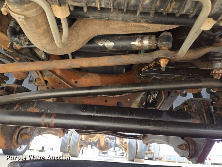 image for item ED2507 2006 Ford F550 Super Duty pickup truck cab and chassis