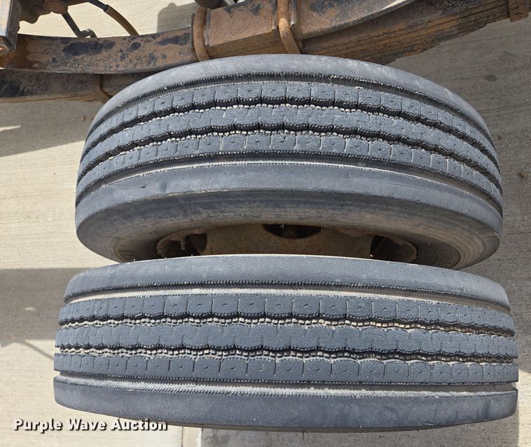 image for item ED2507 2006 Ford F550 Super Duty pickup truck cab and chassis