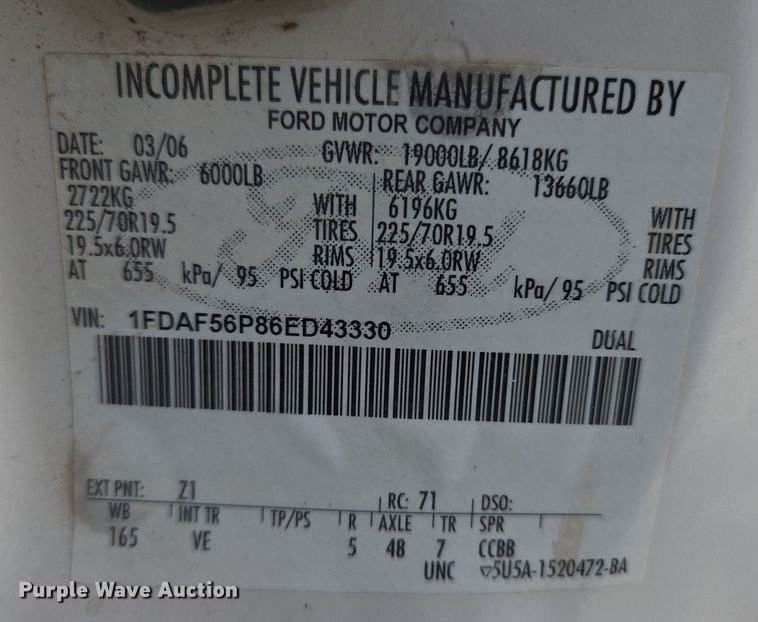 image for item ED2507 2006 Ford F550 Super Duty pickup truck cab and chassis