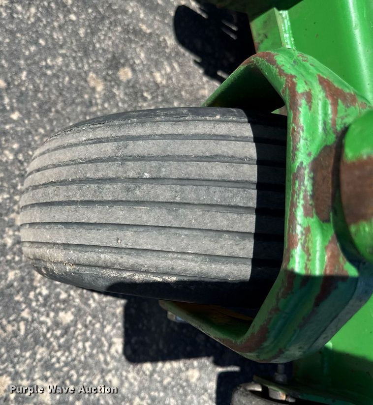 image for item ED4083 2019 John Deere 652R ZTR lawn mower