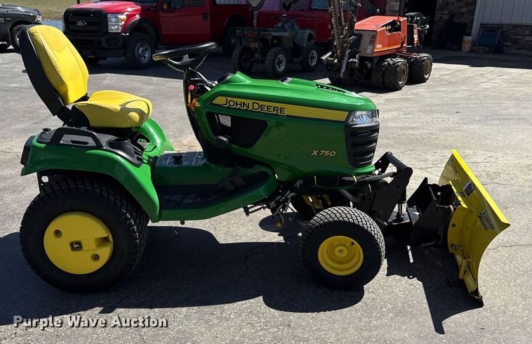 image for item ED4087 2013 John Deere X750 lawn mower