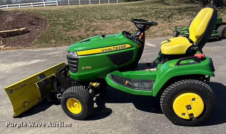 image for item ED4087 2013 John Deere X750 lawn mower