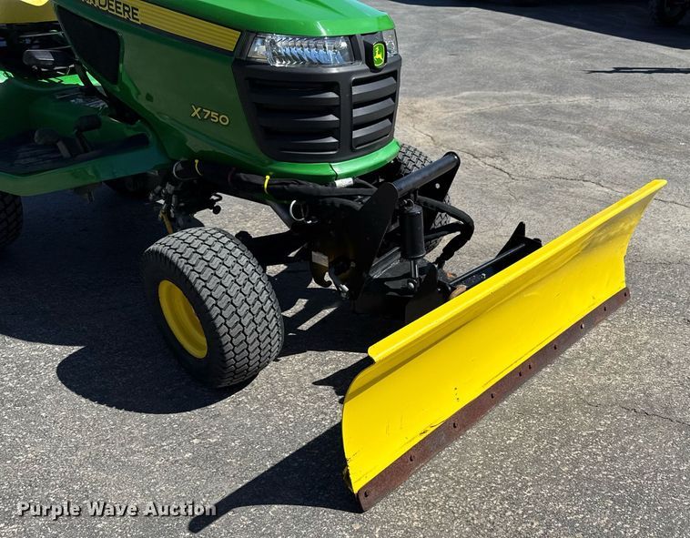 image for item ED4087 2013 John Deere X750 lawn mower