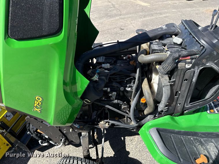 image for item ED4087 2013 John Deere X750 lawn mower