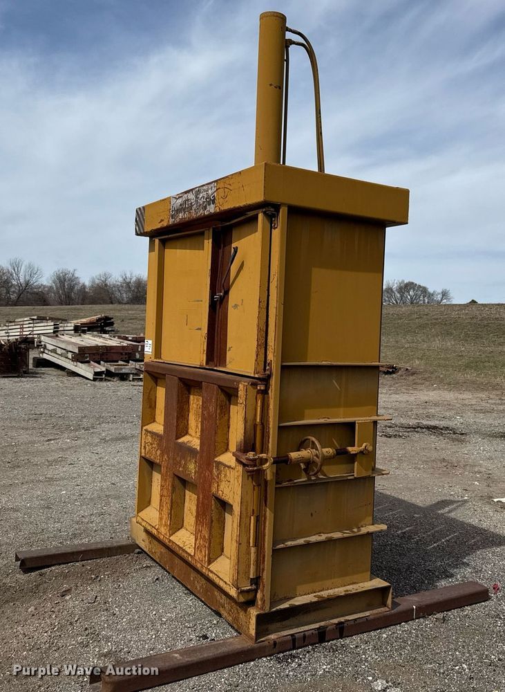 image for item ED4097 Bundle Bee 60 cardboard baler 