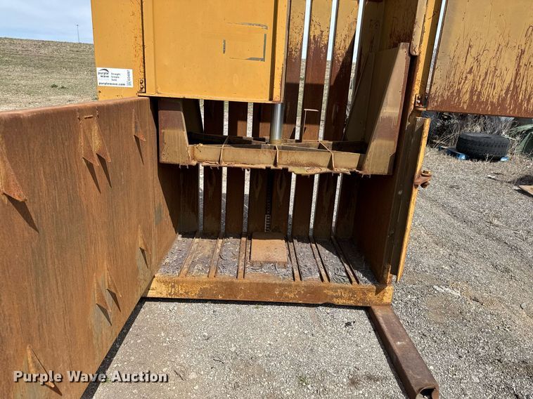 image for item ED4097 Bundle Bee 60 cardboard baler 