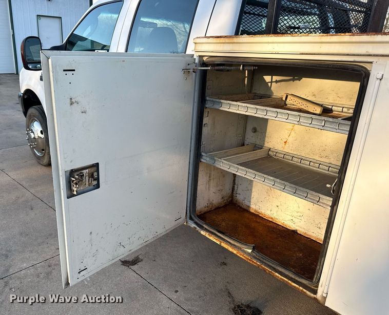 image for item ED4099 2004 Ford F450 Super Duty XL Crew Cab utility / service truck