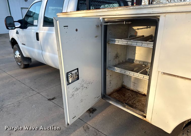 image for item ED4099 2004 Ford F450 Super Duty XL Crew Cab utility / service truck