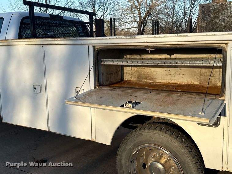 image for item ED4099 2004 Ford F450 Super Duty XL Crew Cab utility / service truck