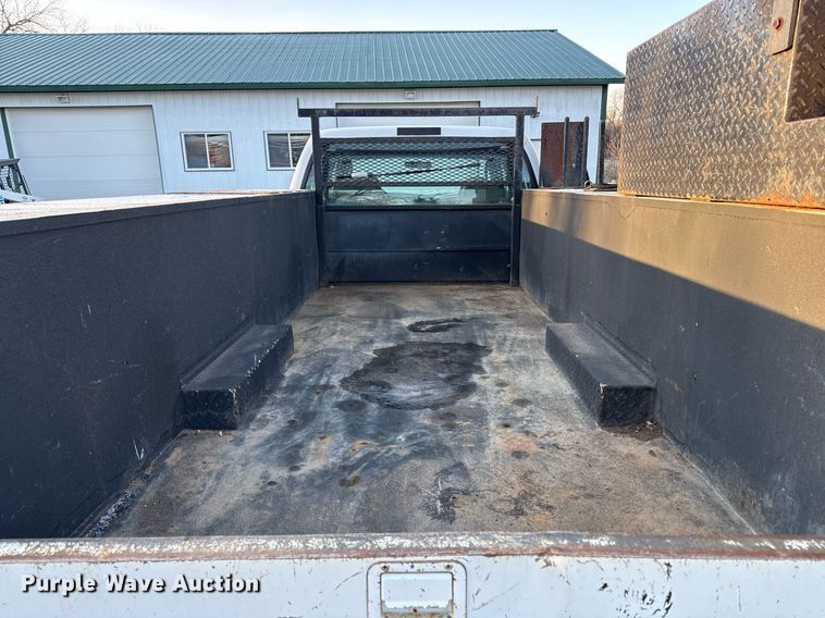 image for item ED4099 2004 Ford F450 Super Duty XL Crew Cab utility / service truck