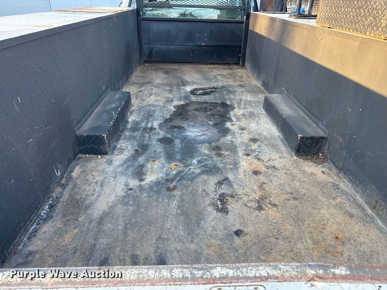 image for item ED4099 2004 Ford F450 Super Duty XL Crew Cab utility / service truck