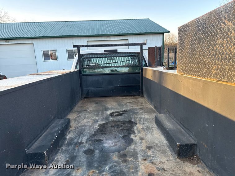 image for item ED4099 2004 Ford F450 Super Duty XL Crew Cab utility / service truck