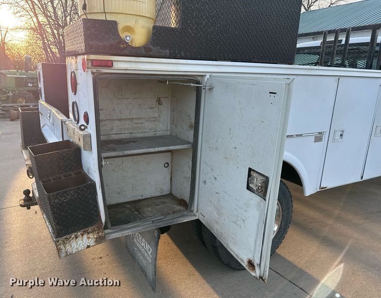 image for item ED4099 2004 Ford F450 Super Duty XL Crew Cab utility / service truck