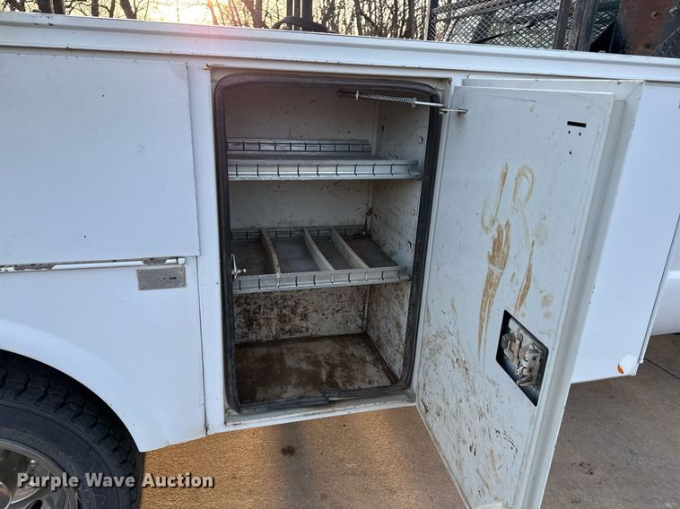 image for item ED4099 2004 Ford F450 Super Duty XL Crew Cab utility / service truck