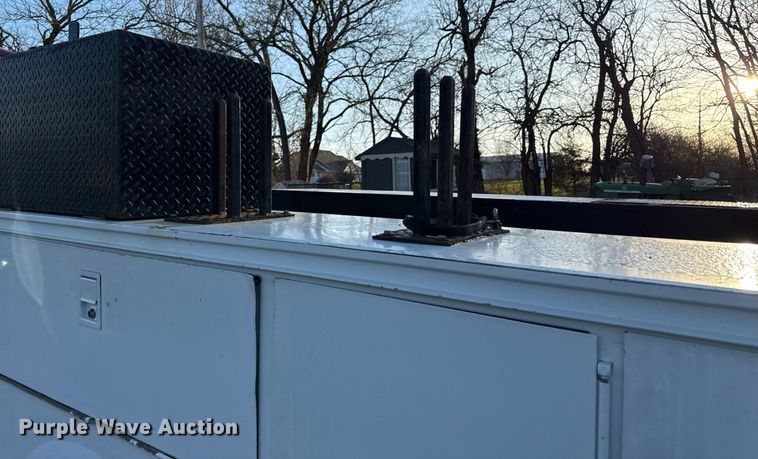 image for item ED4099 2004 Ford F450 Super Duty XL Crew Cab utility / service truck