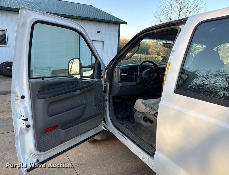 image for item ED4099 2004 Ford F450 Super Duty XL Crew Cab utility / service truck