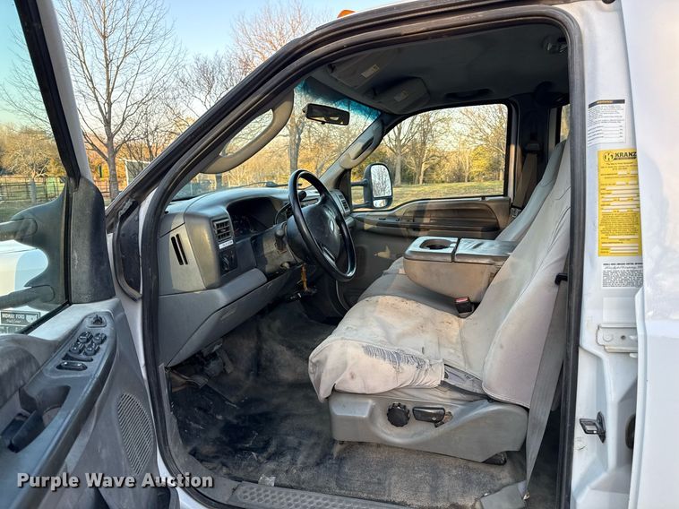 image for item ED4099 2004 Ford F450 Super Duty XL Crew Cab utility / service truck