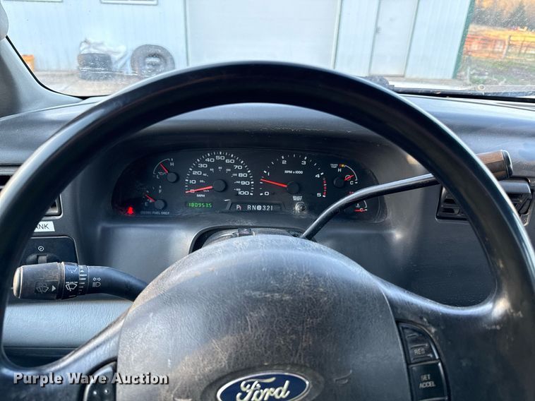 image for item ED4099 2004 Ford F450 Super Duty XL Crew Cab utility / service truck