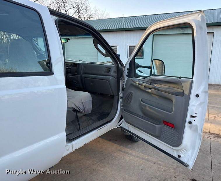 image for item ED4099 2004 Ford F450 Super Duty XL Crew Cab utility / service truck