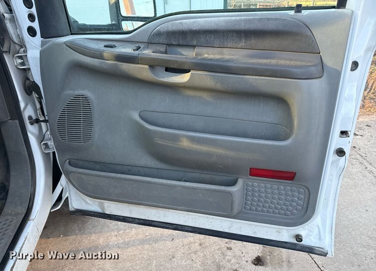 image for item ED4099 2004 Ford F450 Super Duty XL Crew Cab utility / service truck