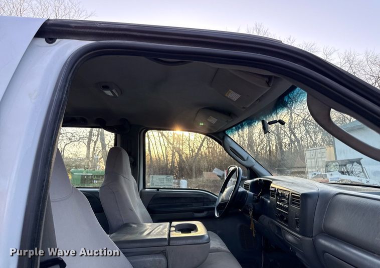 image for item ED4099 2004 Ford F450 Super Duty XL Crew Cab utility / service truck