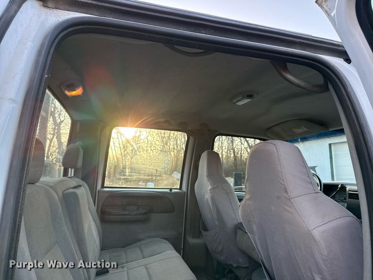 image for item ED4099 2004 Ford F450 Super Duty XL Crew Cab utility / service truck