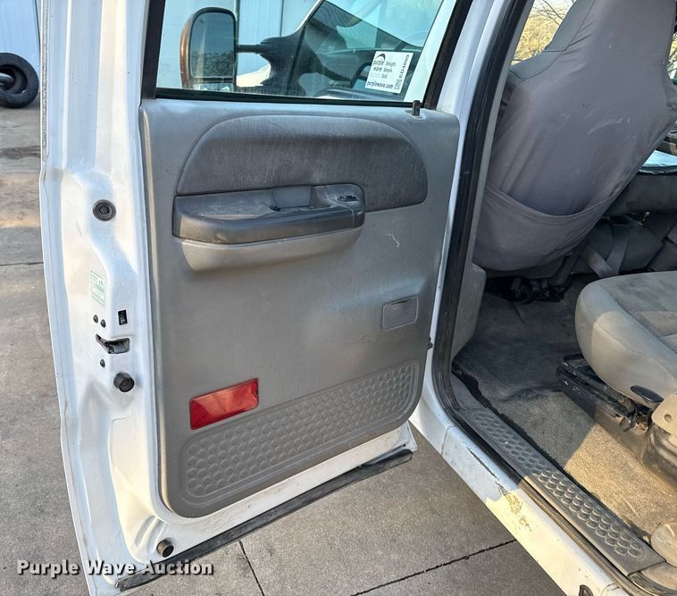 image for item ED4099 2004 Ford F450 Super Duty XL Crew Cab utility / service truck