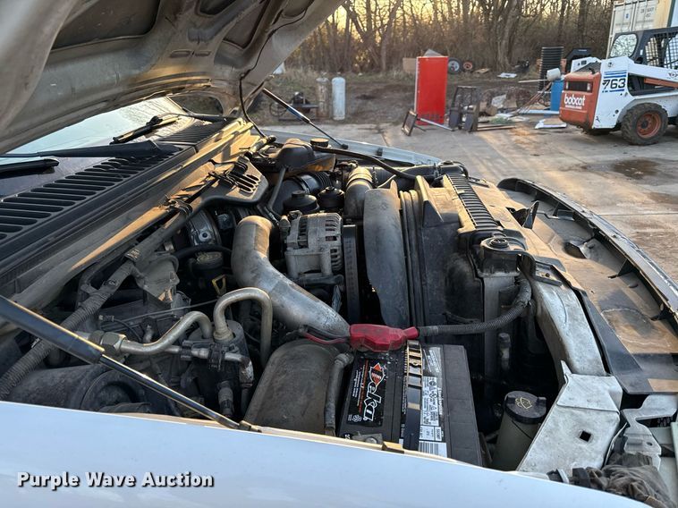 image for item ED4099 2004 Ford F450 Super Duty XL Crew Cab utility / service truck