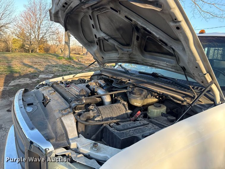 image for item ED4099 2004 Ford F450 Super Duty XL Crew Cab utility / service truck